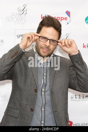 Scott Robinson, du groupe Five, arrive au porteur du spectacle de l'année à l'Opéra royal du centre de Londres. Banque D'Images