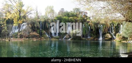 Cascade sur la rivière Trebizat Kravica River, Ljubuski, Bosnie-et-Herzégovine. Banque D'Images