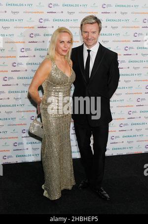 Jayne Torvill et Christopher Dean arrivent aux Emeralds et Ivy ball à Old Billingsgate à Londres Banque D'Images