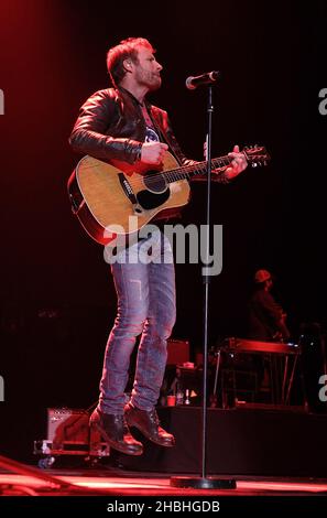 Dierks Bentley se produit sur scène au Country to Country Festival à l'Arena 02 de Londres. Banque D'Images