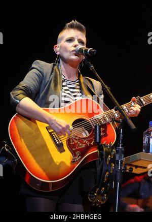 Natalie mains des Dixie Chicks se produit sur scène au Country to Country Festival à l'Arena 02 de Londres. Banque D'Images