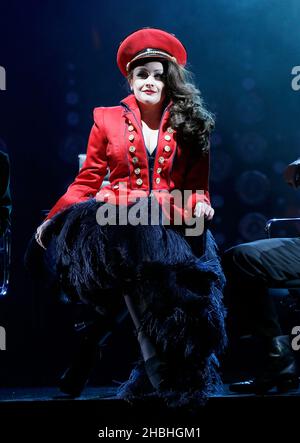Victoria Elliott comme Jordy en train de jouer pendant un photocall pour le X Factor musical Je ne peux pas Sing!Au London Palladium dans le centre de Londres. Banque D'Images