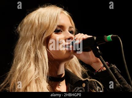 Nina Nesbitt joue au Shepherd's Bush Empire à Londres. Banque D'Images