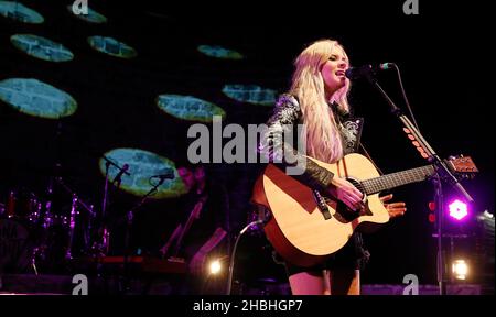 Nina Nesbitt joue au Shepherd's Bush Empire à Londres. Banque D'Images