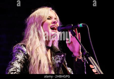 Nina Nesbitt joue au Shepherd's Bush Empire à Londres. Banque D'Images