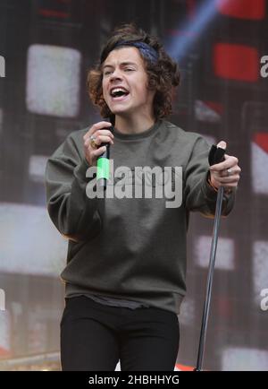 Harry Styles of One Direction se produit sur scène lors du festival du Big Weekend 1 de la BBC radio à Glasgow, en Écosse. Banque D'Images