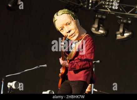 Arcade Fire marionnettes sur scène à l'heure d'été britannique à Hyde Park à Londres. Banque D'Images