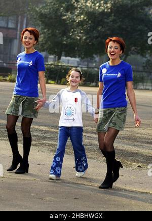 Des filles trieuses à la Journée internationale du cancer de l'enfance à Londres, Lincolns Inn Fields. Banque D'Images