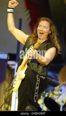 Iron Maiden se déroule en direct sur scène, en tête du Download Festival à Donnington Banque D'Images