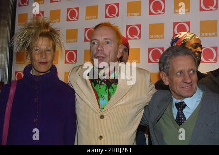 John Lydon, épouse et papa aux Q Awards organisés au Park Lane Hotel de Londres. Banque D'Images