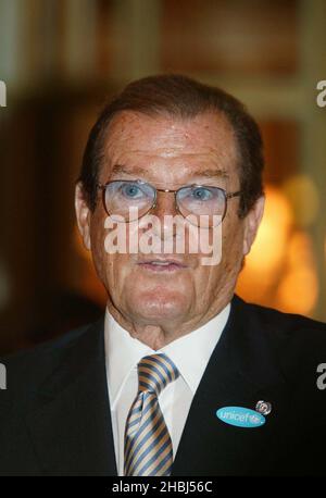 Sir Roger Moore soutient UNICEF & Ikea au Ritz West London. Banque D'Images