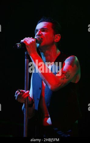 Dave Gahan, de Depeche mode, joue en solo sur scène au Hammersmith Apollo, Londres. Banque D'Images