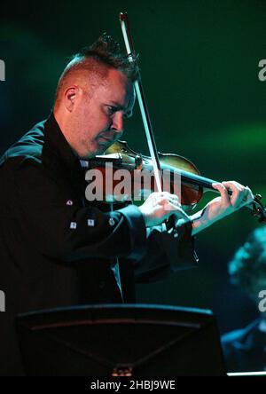 LONDRES - 26 MAI : Nigel Kennedy à la cinquième édition annuelle des « Classical Brit Awards » au Royal Albert Hall le 26 mai 2004 à Londres. Banque D'Images