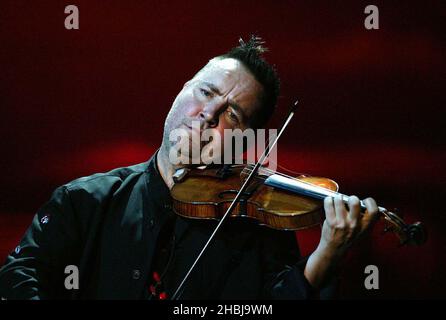 LONDRES - 26 MAI : Nigel Kennedy à la cinquième édition annuelle des « Classical Brit Awards » au Royal Albert Hall le 26 mai 2004 à Londres. Banque D'Images