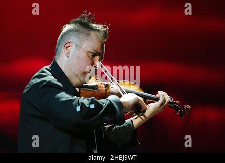 LONDRES - 26 MAI : Nigel Kennedy à la cinquième édition annuelle des « Classical Brit Awards » au Royal Albert Hall le 26 mai 2004 à Londres. Banque D'Images