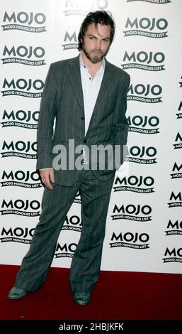 Gazza de Supergrass arrive à la MOJO Honors List 2005, deuxième prix annuel du magazine musical, au Porchester Hall de Londres. Banque D'Images