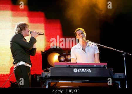 Tom Chaplin et Tim Rice-Oxley de Keane se sont produits sur scène au Wirelss 02 Festival à Hyde Park le 29 juin 2005 à Londres. Banque D'Images