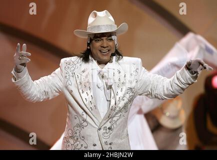 Philip Kirkorov, de Russie, se produit en direct sur scène lors des World Music Awards 2005 au Kodak Theatre le 31 août 2005 à Hollywood, Los Angeles, Californie. Banque D'Images