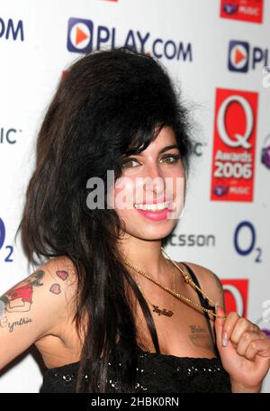 Amy Winehouse dans la salle de presse des 2006 Q Awards au Grosvenor House Hotel, Londres, le 30 octobre 2006. Divertissement Banque D'Images