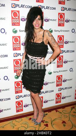 Amy Winehouse dans la salle de presse des 2006 Q Awards au Grosvenor House Hotel, Londres, le 30 octobre 2006. Divertissement Banque D'Images