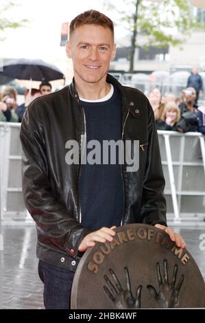 Bryan Adams dévoile sa plaque de la place de la renommée au Wembley Arena de Londres le 10 mai 2007. Banque D'Images