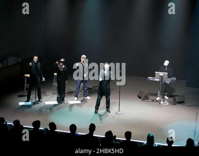 Le PET Shop Boys produit un concert exclusif pour radio 2 pour marquer la réouverture du BBC radio Theatre remis à neuf à Broadcasting House, Londres, le 4 juin 2007. Banque D'Images