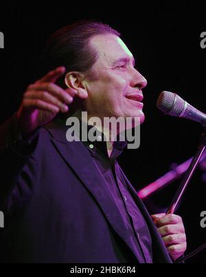 Jools Holland se produit la nuit d'ouverture de la salle de musique Indigo2 au O2 Arena, Londres. Banque D'Images