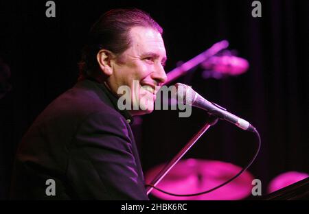 Jools Holland se produit la nuit d'ouverture de la salle de musique Indigo2 au O2 Arena, Londres. Banque D'Images