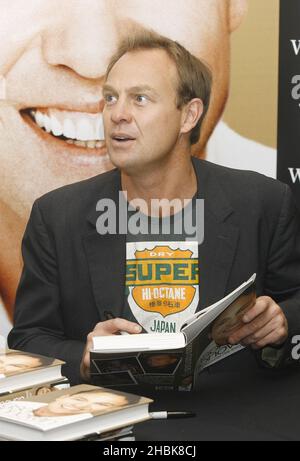 Jason Donovan signe son nouveau livre « Between the Lines, My Story uncut » à Waterstones, Oxford Street, Londres. Banque D'Images