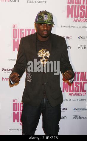 Létal Bizzle arrive aux BT Digital Music Awards au Roundhouse de Londres. Banque D'Images