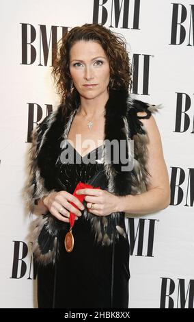 Jenny Berggren, d'Ace of base, reçoit le prix de 4 millions « The Sign » à l'hôtel Dorchester, Londres. Banque D'Images