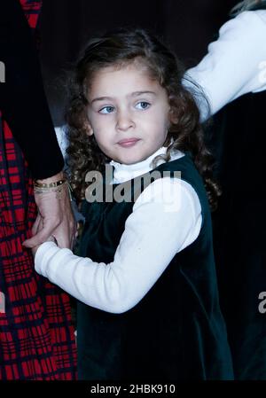 Stockholm, Suède.20th décembre 2021.La princesse Madeleine, le mari Chris O'Neill, la princesse Leonore, la princesse Adrienne et le prince Nicolas reçoivent cette année des arbres de Noël au Palais royal de Stockholm, en Suède, le 20 décembre 2021.Photo de Patrik C Osterberg/Stella Pictures/ABACAPRESS.COM Credit: Abaca Press/Alay Live News Banque D'Images