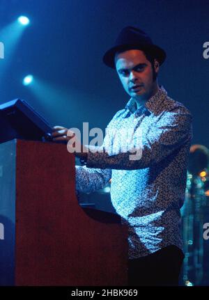 Nick Baines des Kaiser Chiefs en concert au Roundhouse, dans le nord de Londres, dans le cadre de la semaine de concerts BBC Electric Proms. Banque D'Images