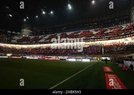 Milan, Italie.19th décembre 2021.MILAN ITALIE- décembre 19 Stadio G Meazza AC Milan supporters pendant la série Un match entre AC Milan et Napoli au Stadio G. Meazza le 264 octobre 2021 à Milan, Italie.Credit: Christian Santi/Alay Live News Banque D'Images