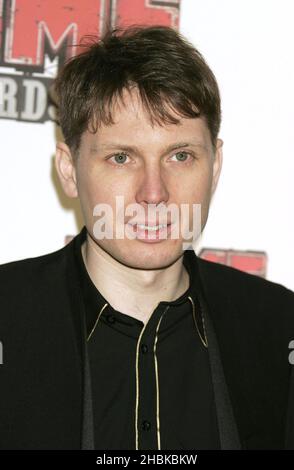 Alex Kapranos, de Franz Ferdinand, arrive pour les Shockwaves NME Awards 2008 à l'Arena O2 à Londres. Banque D'Images