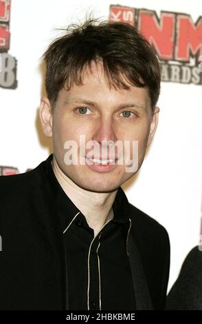 Alex Kapranos, de Franz Ferdinand, arrive pour les Shockwaves NME Awards 2008 à l'Arena O2 à Londres. Banque D'Images