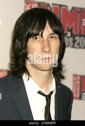 Bobby Gillespie de Primal Scream arrive pour les Shockwaves NME Awards 2008 à l'Arena O2 à Londres. Banque D'Images