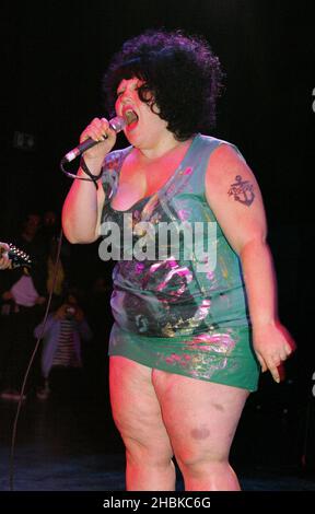 Beth Ditto des commérages en concert à l'Empire Bush du Berger à l'ouest de Londres. Banque D'Images