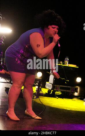 Beth Ditto des commérages en concert à l'Empire Bush du Berger à l'ouest de Londres. Banque D'Images