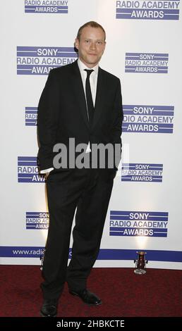 Robert Webb arrive pour les Sony radio Academy Awards au Grosvenor House Hotel, dans le centre de Londres. Banque D'Images