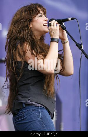 Alanis Morissette se produit au V Festival, Hylands Park, Chelmsford, Essex. Banque D'Images