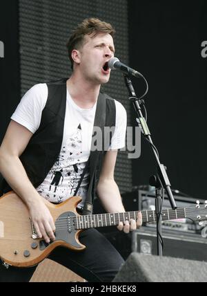 Les Futureheads se réalisent le deuxième jour du V Festival à Hylands Park, Chelmsford. Banque D'Images