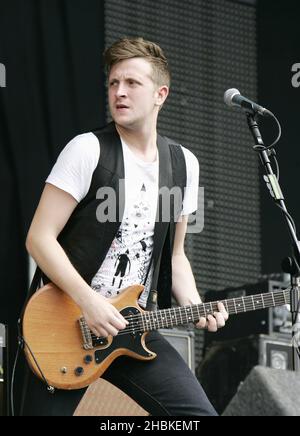 Les Futureheads se réalisent le deuxième jour du V Festival à Hylands Park, Chelmsford. Banque D'Images