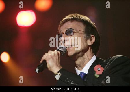 Robin Gibb se produit au BBC Electric Proms 2008 - Saturday Night Fever au Roundhouse, Chalk Farm. Banque D'Images