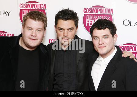 (De droite à gauche) James Corden, Dominic Cooper et Mathew Horne arrivent au Cosmopolitan Ultimate Women of the Year Awards à Banqueting House, à Londres. Banque D'Images