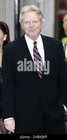 Jerry Springer à un photocall pour annoncer ses débuts sur scène comme Billy Flynn dans la comédie musicale Chicago, au Cambridge Theatre à Londres. Banque D'Images