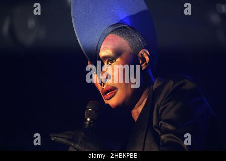 Grace Jones se produit à Somerset House, Londres. Banque D'Images