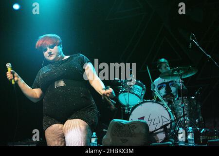 Beth Ditto de Gossip se produit au Forum de Londres. Banque D'Images