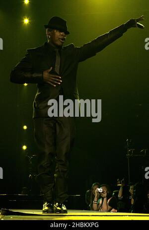 Ne-Yo en train de jouer au Jingle Bell ball de Capital FM à l'O2 Arena de Londres. Banque D'Images