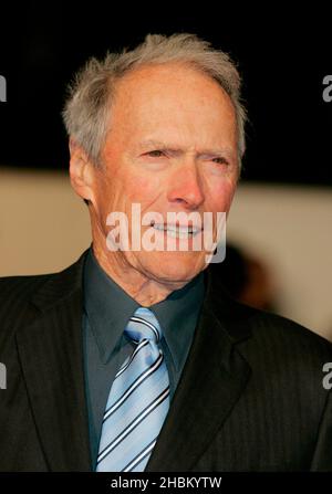 Clint Eastwood arrive à l'Invictus Premiere à l'Odeon, Leicester Square, Londres Banque D'Images